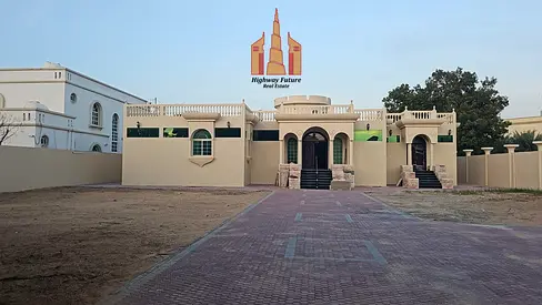 4 Bedroom Hall Majlis Maids room big gardan parking 140k