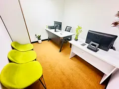Modern Office | Bank Account Assistance | Free Amenities |