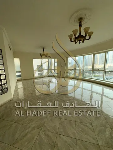 🌟 للإيجار في الشارقة – منطقة المجاز 3 🌟   شقة فاخرة بمساحات واسعة وتشطيب راقٍ، مثالية للعائلات:  3 غرف وصالة بتوزيع مميز