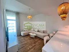 Elegantly Upgraded Bright Unit Furnished