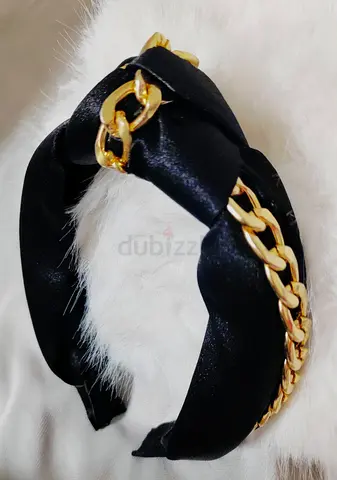 From Aldo, قوس أنيق وفاخر ماركة ألدو Stylish Black Satin Headband with Gold Accents
