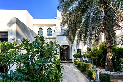 Lake view | Renovated | Prime Location