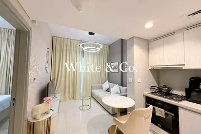 FURNISHED | BALCONY | CLOSE TO METRO