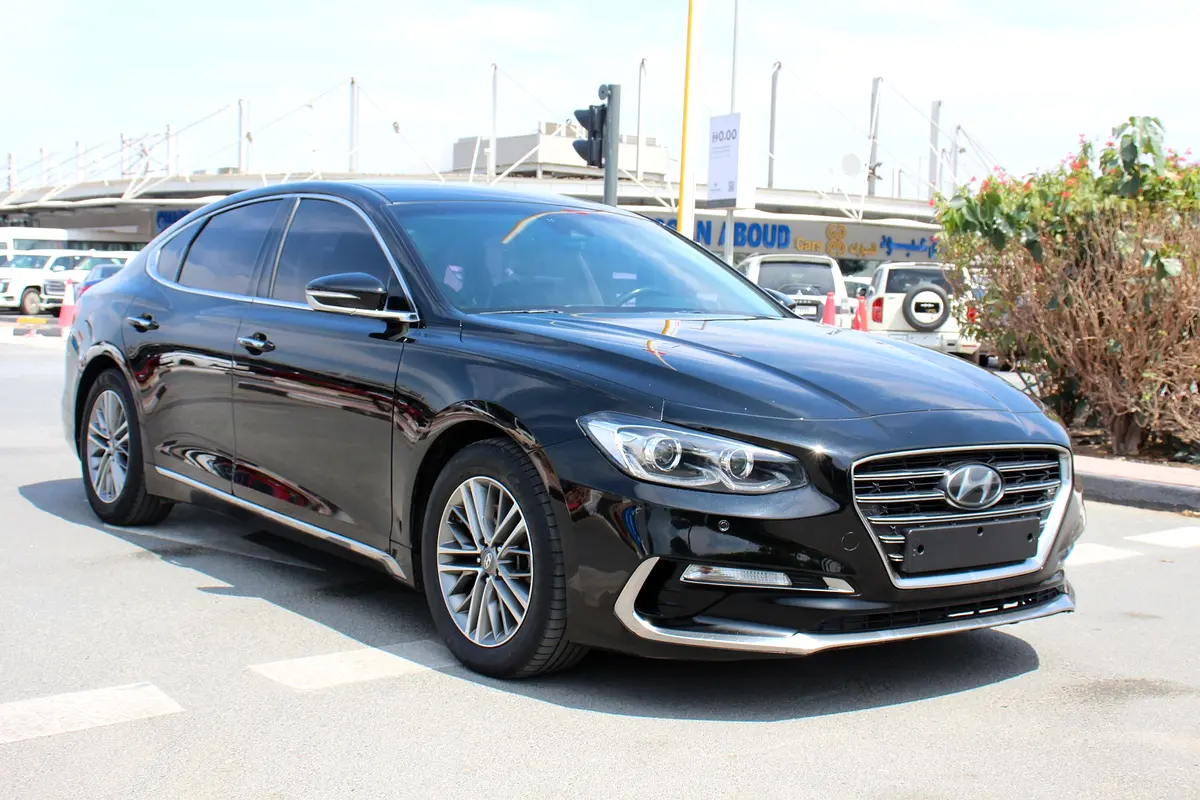 Hyundai Grandeur 2019 — photo 1 of 17