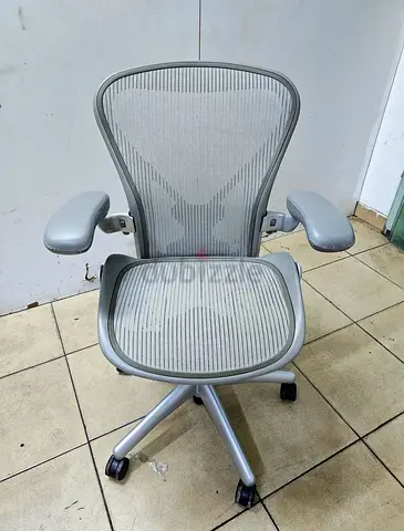 Herman miller Aeron size C fully loaded