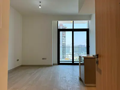 ALL NEW SPACIOUS ONE BEDROOM APARTMENT WITH FITTED KITCHEN AND FREE CHILLER // CORNER UNIT