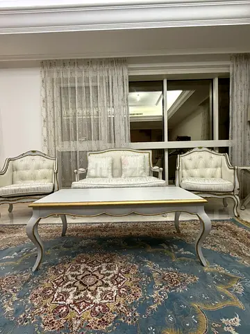 Elegant Vintage Living Room Set with Coffee Table