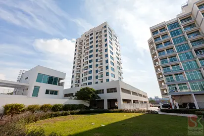 One Month Rent Free-Spacious 2 BR Flat