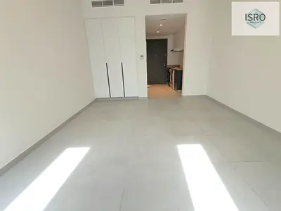 Ready to move-studio- poll gym parking