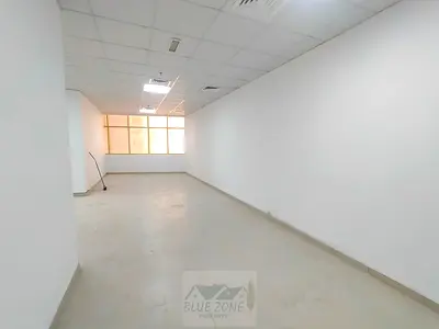COMMERCIAL SPACE AVAILABLE FOR BUSINESS PURPOSES ON LIVELY LOCATION