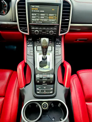 2016 Porsche CAYENNE — миниатюра 15