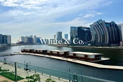 Canal View | Luxury Apartment | Prime Location