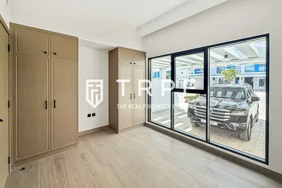 Corner Townhouse | Ready to Move in | Great Location