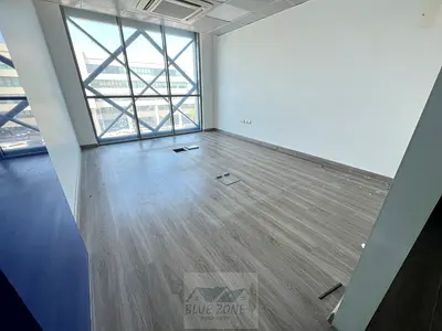 SPACIOUS OFFICE CLOSE TO METRO 172k