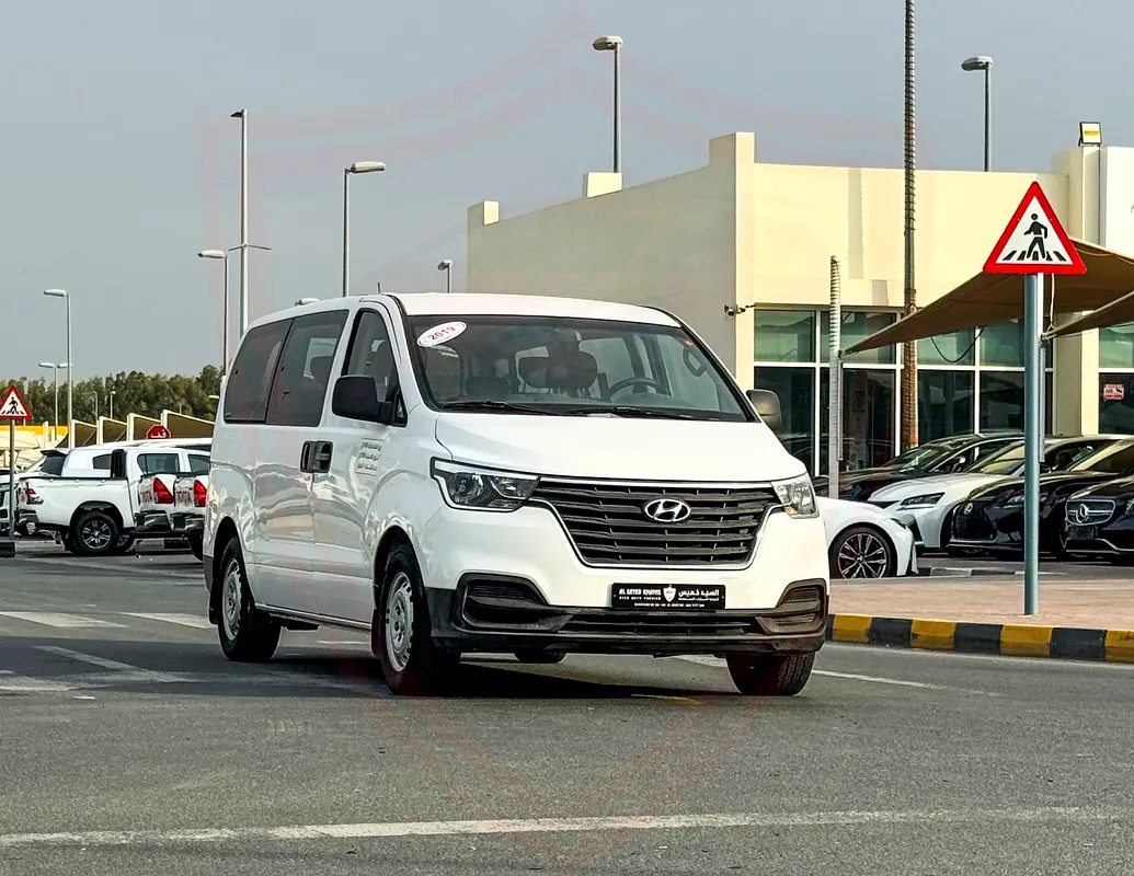 Hyundai H1 2019 — photo 1 of 17
