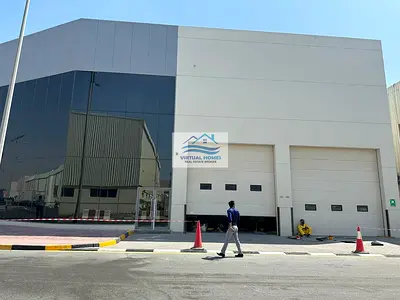 مرافق المستودعات الحديثة | مجموعة الإمارات | واجهة الطريق