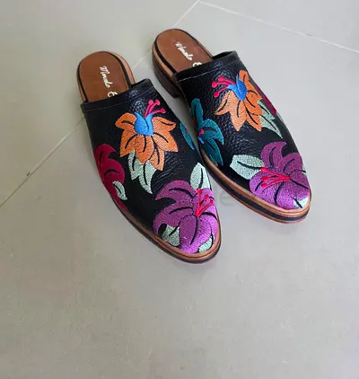 Embroidered leather shoes