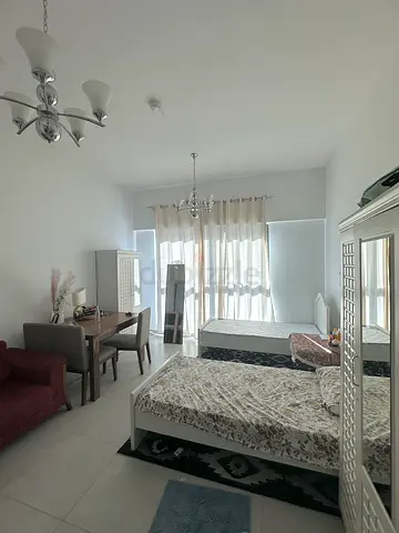 Bed Space including all bills -separate washroom-walking distance to metros buses Indian Female only