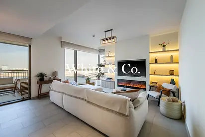 Upgraded | Built-in Kitchen | Vacant