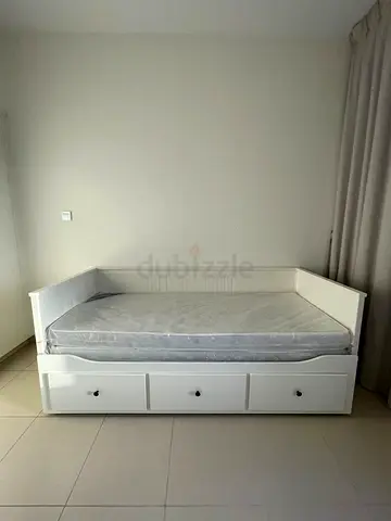 White Daybed with Storage and new mattress