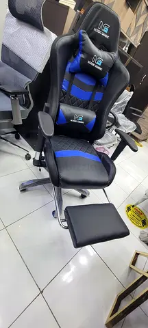Gaming Chair with Footrest
