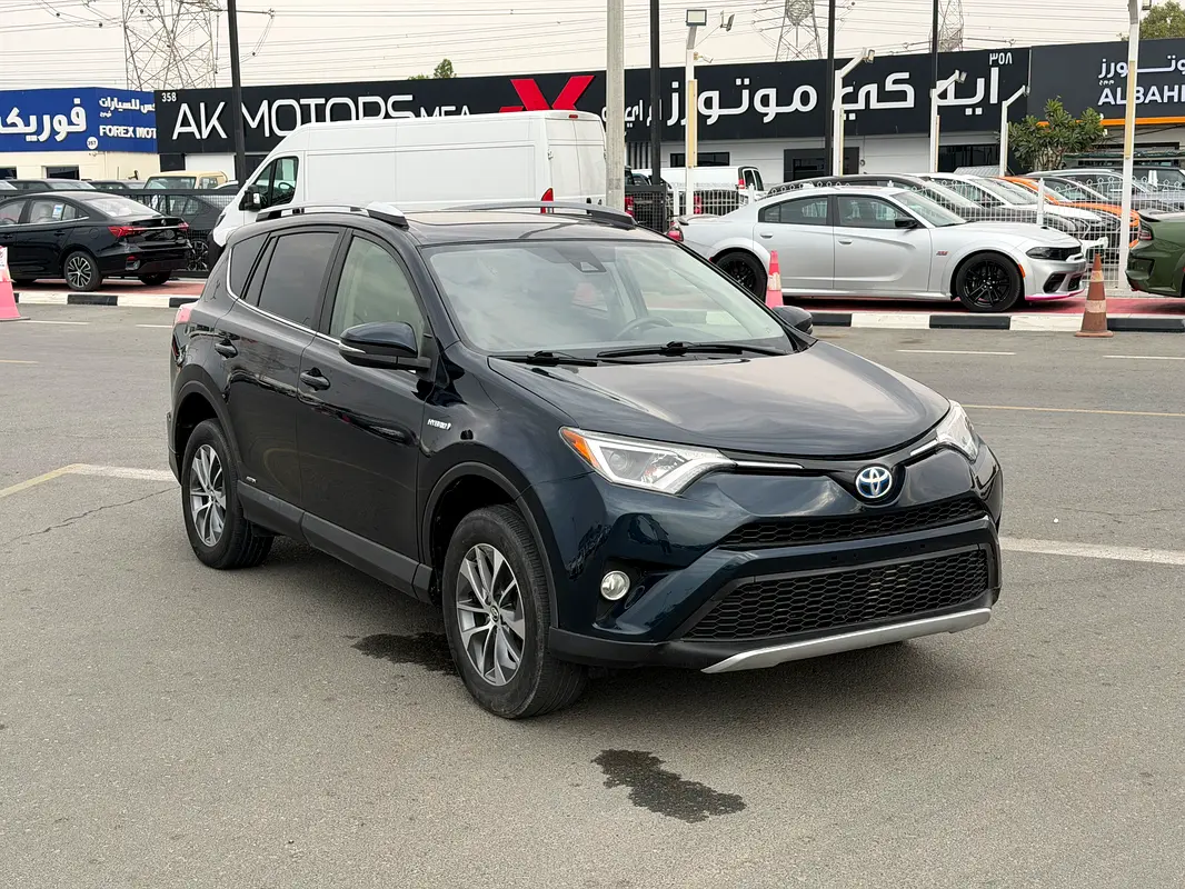 Toyota Rav 4 2017 — photo 1 of 15
