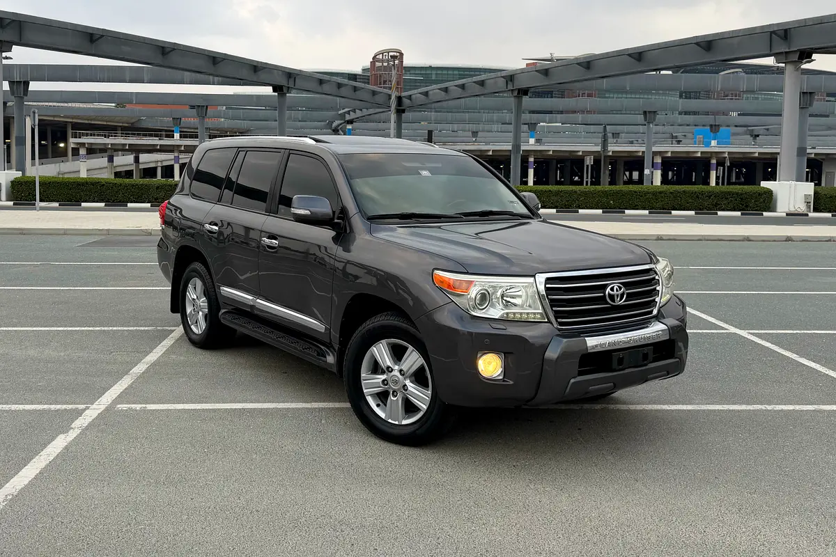 Toyota Land Cruiser 2013 — photo 1 of 20