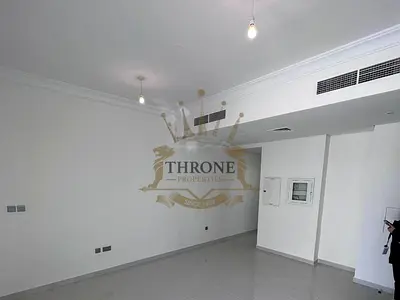 Neear to Amenties| Roof Top Access| Huge Layoiut