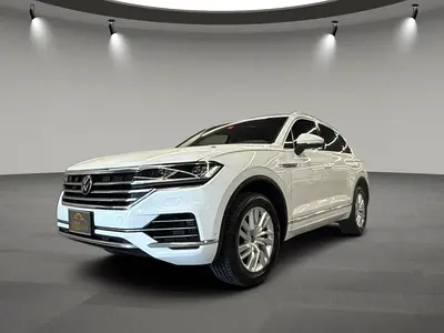 Volkswagen Touareg Atmosphere - Agency Warranty until April 2027 - Prestine Condition!