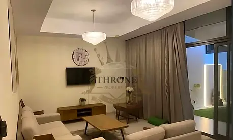 Spacious Layout|Single Row|Vacant |Closed Kitchen