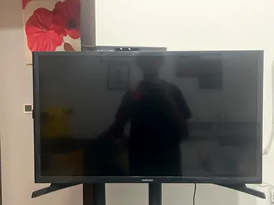 Samsung 32-inch TV 2015-2017 model, Price is negotiable, Stand sold separately.