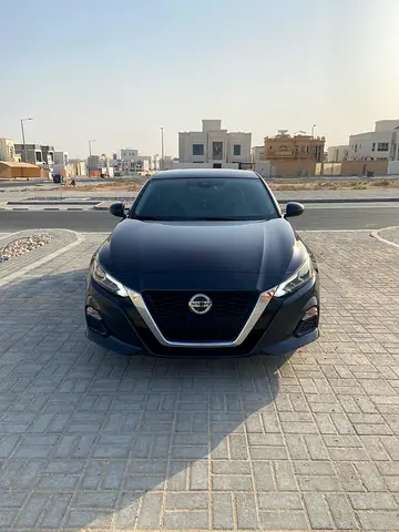نيسان ألتيما 2021 SV رمادي غامق فل مواصفات ( بدون الفتحه ) للبيع