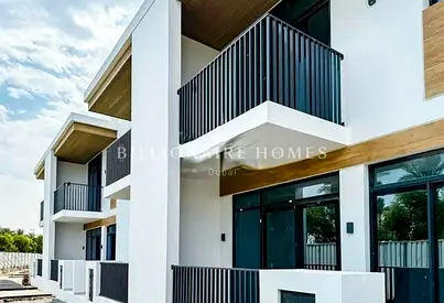 CORNER UNIT | TRIPLEX | MORTGAGEABLE