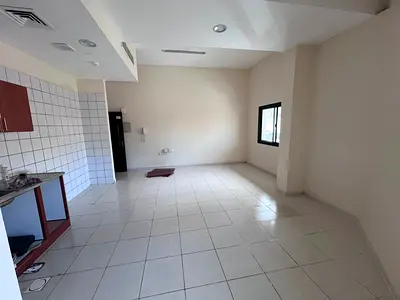 استديو _ ايجار سنوي الراشديه عجمان _ تكيفات مركزي _ صيانه علي المالك _