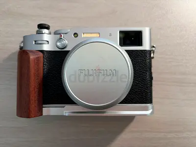 Fujifilm X100V Compact Camera in Great Condition