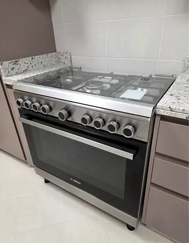 New model Bosch 5 burner gas cooking range 90 by 60 cm