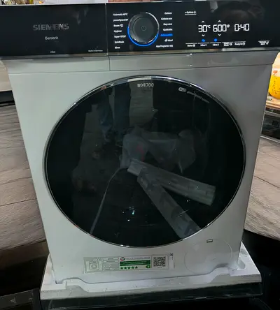 Brand New Siemens iQ700 Front Load Washer – 9 kg WiFi degnost| Model WG44B2A0GC | German Engineering
