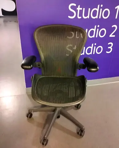 Herman miller Aeron size B fully loaded