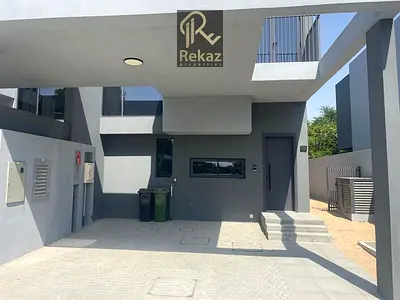 تاون هاوس أنيق مكون من 3 غرف نوم للإيجار في سنديان - الجادة