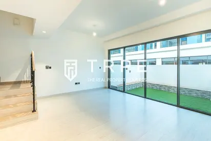 Modern 5BHK Villa | Vacant | Great Location