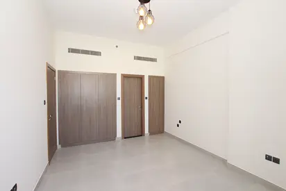 One Month Rent Free-Spacious 2 BR Flat