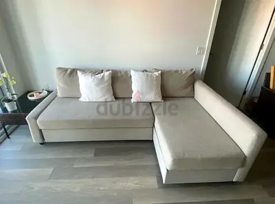 Stylish Corner Sofa with Cushions