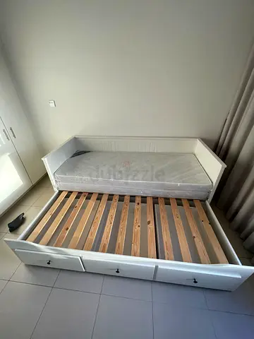 White Daybed with new Mattress or Storage Drawers