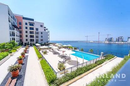 Sea View | Exclusive | Brand new