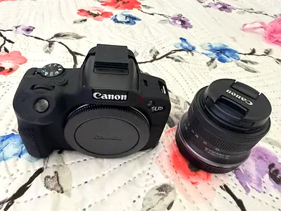 Canon DSLR R50 Camera with Lens