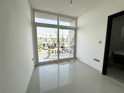 Ready to Move In | Middle Unit | Good condition