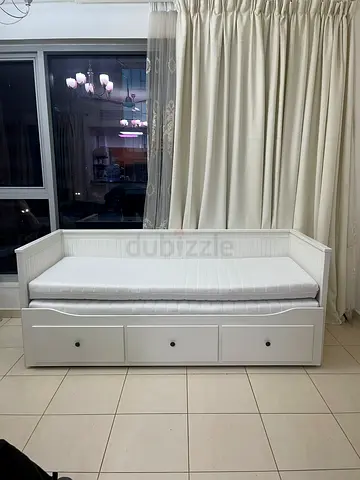 White Daybed with Storage Drawers