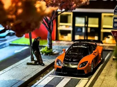 Mazda RX-7 (FD3S) Veilside - Tokyo Drift  Han’s Orange Diecast car 1:64 scale with miniature - Rare