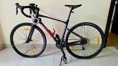 Giant Revolt 2 Gravel Bike – Like New | Abu Dhabi