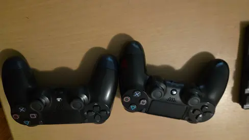 Ps4 pro 2 controller and ganes